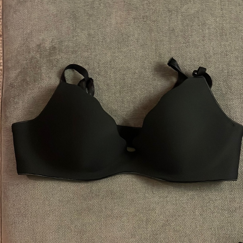 B.tempt’d black 32b bra